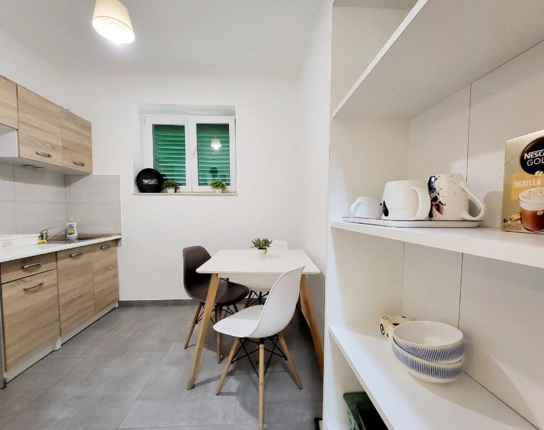Cozy Apartment With Balcony 10 Min From The Beach Rijeka Exterior photo